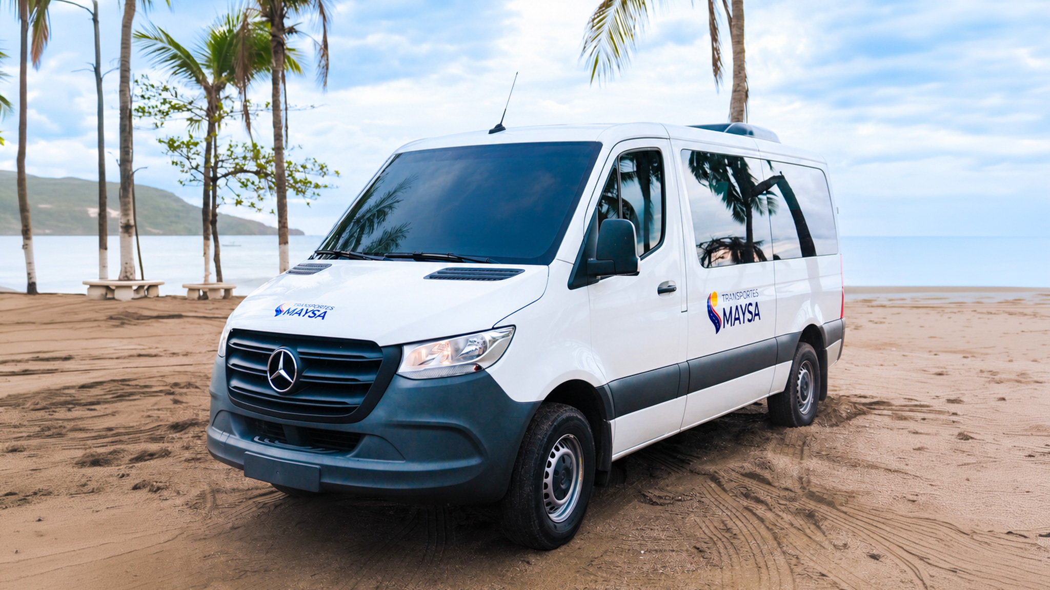 Van Mercedes Sprinter de Maysa Transports en la playa